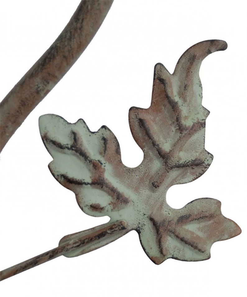 Pluviomètre avec cadre en métal blanc antique et cylindre en verre, échelle de mesure 1-17 mm, hauteur 133 cm