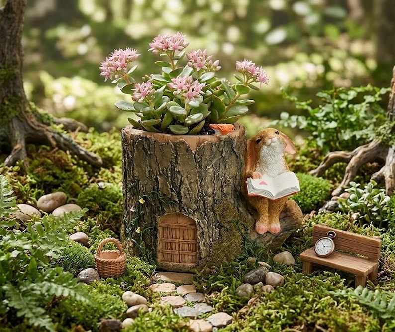 Pot de jardin féerique miniature en résine avec lapin lisant près d’une souche d’arbre, 5 x 3,5 x 3,8 po