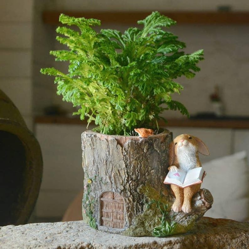 Pot de jardin féerique miniature en résine avec lapin lisant près d’une souche d’arbre, 5 x 3,5 x 3,8 po