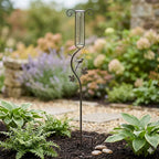 Pluviomètre avec cadre en métal blanc antique et cylindre en verre, échelle de mesure 1-17 mm, hauteur 133 cm