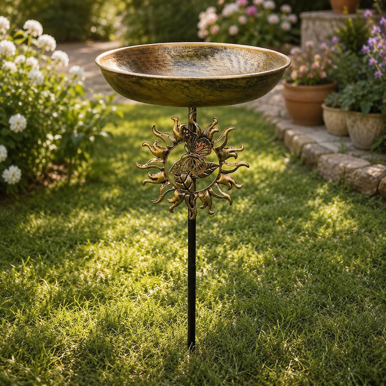 Bain d'oiseaux vintage en métal avec vasque bronze et papillon, sur pied pour jardin, terrasse et pelouse