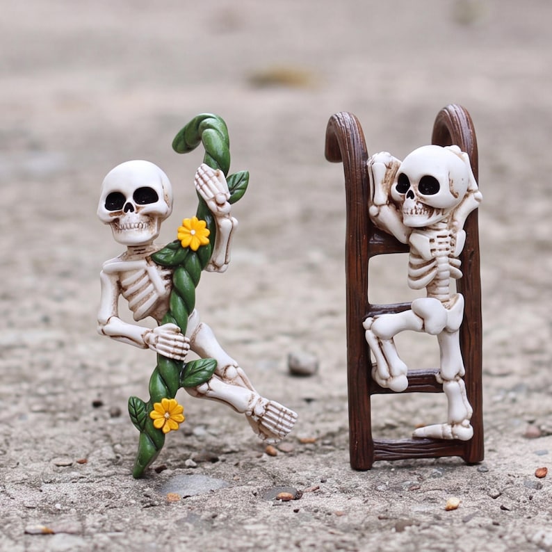 Ensemble de 2 Supports pour Pots de Fleurs en Résine Squelette Grimpant Halloween